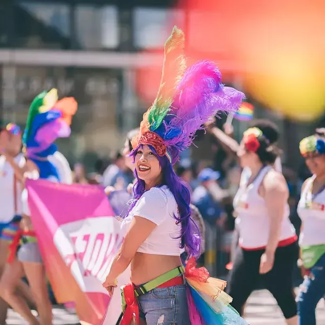 参加威尼斯人官网平台app骄傲的女性